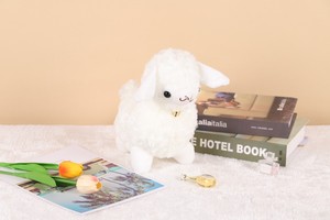 Peluche Personalizzato a Forma di Agnello, Morbido Pupazzo Animale Imbottito, Simpatico Agnello con Campanello, Giocattolo per Bambini, Regalo e Decorazione per la Casa - Product Image 4