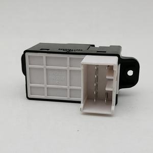 Accessoires de voiture 93575-A7000 93581-A7100 pour <span class=keywords><strong>K3</strong></span> CERATO 2013 14 15 16 17 18 Interrupteur de fenêtre simple côté passager - Product Image 2