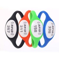 Gelang Silikon RFID NFC 13.56Mhz Custom Printing OEM, Kunci Hotel Chip S50 S70, Kunci Kabinet Pintar Apartemen Komunitas, Keyfob RFID