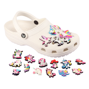 Accessoires de bricolage amusants et mignons série de <span class=keywords><strong>licorne</strong></span> arc-en-ciel chaussures de grotte en PVC avec boucle de fleur de chaussure détachable et breloques Croc - Product Image 2