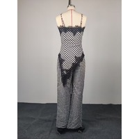 Nouvelle Collection Printemps 2026 – Ensemble Deux Pièces Chic et Féminin pour Femme : Top Cami en Dentelle Monochrome à Carreaux Vichy et Pantalon Droit – Vente en Gros
