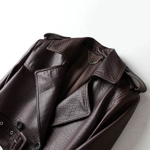 Veste en cuir véritable à col en peau de mouton gaufrée façon croco - Manteau court en cuir ceinturé pour <span class=keywords><strong>femme</strong></span> Automne/Hiver 2025 - Product Image 5