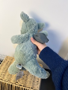 Peluche Dragon Timide Enchanté 31cm – Animal en Peluche Fantaisiste Gardien pour Décoration de Crèche – Comprend un Sac Anti-Poussière Gratuit – Cadeau de Luxe - Product Image 2