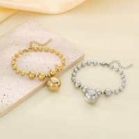Ensemble d'accessoires géométriques en acier inoxydable plaqué or 18 carats avec pendentif perle, collier, bracelet et fermoir mousqueton