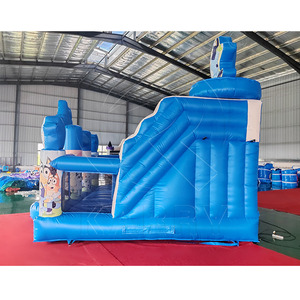 Castello Gonfiabile a Forma di Cane Blu con Personaggi Animati e Design con Papillon per Intrattenimento ed Eventi per Bambini al Chiuso - Product Image 4