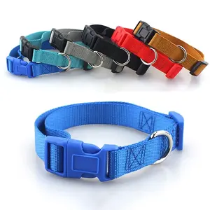 Offre spéciale Oem laisse personnalisée de luxe Logo personnalisé réglable pour animaux de compagnie collier de chien en Nylon uni fournitures pour animaux de compagnie