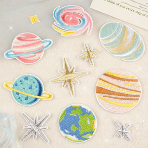 Patch brodé universel corps céleste coloré à appliquer à chaud, fabricant sur mesure de patchs en dentelle en gros - Product Image 1