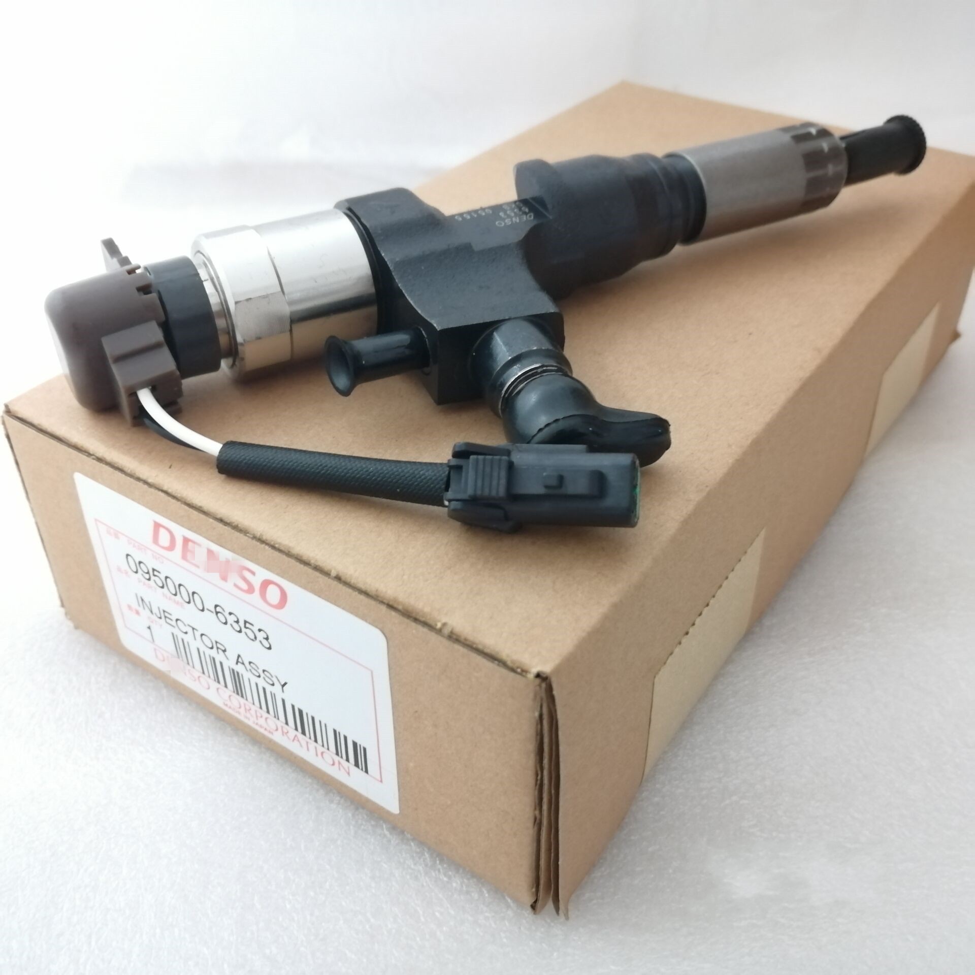 diesel fuel injector 095000-6353 23670-E0050 23910-1440 injector for Hino/Kobelco J05E, SK200-8, SK260-8 injector nozzle 6353