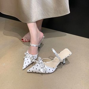 รองเท้าส้นสูงหัวแหลมลายจุดสีขาวประดับโบว์สำหรับผู้หญิง คอลเลคชั่นฤดูใบไม้ผลิและฤดูร้อนปี 2026 รองเท้าส้นสูงแบบเปิดส้น ดีไซน์หรูหรา - Product Image 2