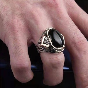 Bagues pour hommes vintage, noires, en alliage, écologiques, avec pierre précieuse carrée, motif sculpté, argentées, en sachet OPP, vente en gros - Product Image 4