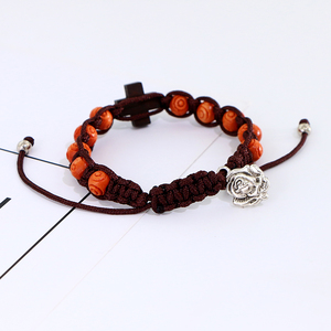 Braccialetto <span class=keywords><strong>Rosario</strong></span> Artigianale Komi, Bracciale Regolabile con Croce in Legno, Corda di Preghiera Cattolica con Rose Nere Antiche e Santi in Lega - Product Image 1