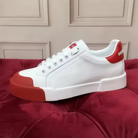 Chaussures de luxe 2026 pour hommes et femmes, baskets en cuir blanc avec embout en caoutchouc, coupe basse, doublure en peau de mouton, respirantes pour l'été