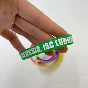 สายรัดข้อมือซิลิโคนโลโก้แบบกำหนดเอง สายรัดข้อมือซิลิโคนโลโก้แบบนูนต่ำ แฟชั่นโฆษณาแบบกำหนดเอง - Product Image 3