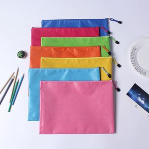 Sac de classement A4 A5 en PVC de haute qualité, étanche et anti-poussière, motif football, avec fermeture éclair, sac de documents coloré pour le bureau et l'école - Product Image 2