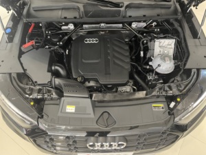<span class=keywords><strong>Audi</strong></span> <span class=keywords><strong>Q5</strong></span> d'occasion, essence, turbo, SUV familial, transmission automatique, suspension confortable, <span class=keywords><strong>Quattro</strong></span> Ultra AWD, intérieur cuir foncé, jantes R19 - Product Image 5