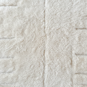 Tapis marocain moderne, noué à la main, en laine blanche douce, tapis berbère pour chambre à coucher ou salon élégant, prix de gros - Product Image 1