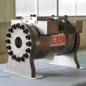 GJEM GJRA500 ชุดขับเคลื่อนไฮดรอลิกคุณภาพสูง แรงบิด 500 นิวตันเมตร หมุนได้ 180 องศา สำหรับรถขุด 1-2 ตัน พร้อมระบบควิกฮิทช์แบบปรับเอียง - Product Image 1