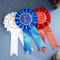 Ensemble d'épingles de bouton colorées vierges de logo personnalisé de haute qualité insigne de ruban de récompense de rosette de motivation avec crochet pour des événements
