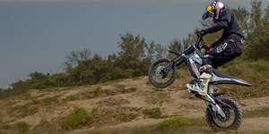 Moto électrique KuKirin X1 pour adultes, cadre en aluminium 6061, suspension hydraulique, écran LED, pneus tout-terrain, longue autonomie - Product Image 3