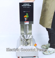 Machine industrielle automatique pour l'épluchage, la découpe, le dénoyautage et le façonnage des jeunes noix de coco vertes
