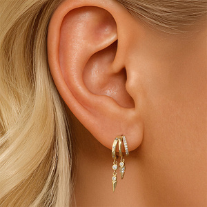 Boucles d'oreilles créoles à pampilles en argent sterling S925 avec rivets étoile et lune, trèfle à quatre feuilles et zircone cubique 5A - Product Image 5