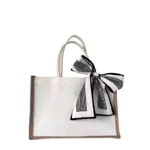 Sac fourre-tout en toile de jute naturelle à motif lettres, blanc, personnalisé, idéal pour la promotion, les cadeaux, les mariages et le shopping – Vente chaude - Product Image 1