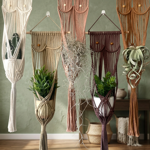 Nouveau panier suspendu moderne en plastique tressé pour plantes, support en macramé violet pour usage intérieur et extérieur - Product Image 2