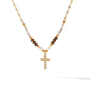 Collar de Perlas de Agua Dulce con Cruz, Estilo Europeo Americano, Moderno y Versátil, Cadena para Clavícula, Acero Inoxidable, Chapado en Oro - Product Image 5