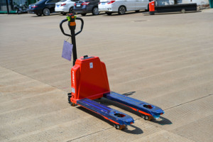 Transpaleta Eléctrica Totalmente Eléctrica Rentable, Capacidad de Carga de 1.5 a 2 Toneladas, Fuerte Capacidad de Subida para Logística e Industria - Product Image 4