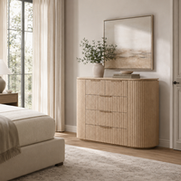 Commode à 5 tiroirs en chêne massif cannelé, style luxe discret et moderne, meuble de rangement haut pour chambre principale, maison moderne