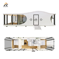Maison capsule spatiale modulaire contemporaine en structure acier, suite d'hôtel de camping moderne, cabane écologique, installation facile, mini-maison