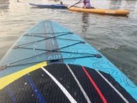 Planche de surf gonflable en gros pour Stand Up Paddle Board, conception large et stable, pont antidérapant confortable pour adultes