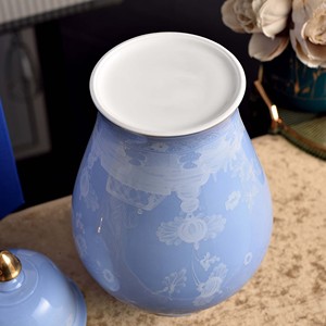 Élégant pot à gingembre en céramique à motifs floraux en relief avec couvercle doré, vase en porcelaine de luxe pour la décoration de la table du salon. - Product Image 5