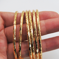 Bracelet ouvert fin plaqué or 18 carats personnalisé pour femmes et enfants, design géométrique tendance, Janex JAX0133, bijoux d'anniversaire