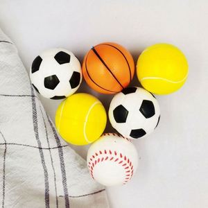 Pelota Antiestrés de Espuma de PU de 63 mm, Pelota de Fútbol Promocional, Pelota de Fútbol para Apretar con Emoticonos y Logotipo Impreso - Product Image 1