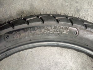 Pneu de moto 16 pouces, excellente adhérence et stabilité, 2.50-16 70/90-16 2.75-16 80/90-16, <span class=keywords><strong>tubeless</strong></span> 6PR 46P, pneu de route - Product Image 5