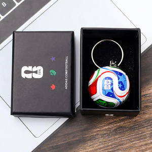Porte-clés Ballon de Football Édition Spéciale États-Unis-Canada-Mexique 2026 avec Pendentif Drapeaux Nationaux C. Ronaldo pour Boîte Cadeau Souvenir AS1 - Product Image 1