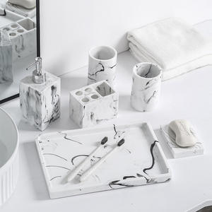 Ensemble de salle de bain marbré 6 pièces, distributeur de savon et porte-brosse à dents, cadeau pour femmes et hommes, ensemble d'accessoires de salle de bain en résine - Product Image 6