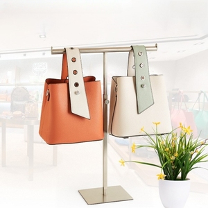 Présentoir de Comptoir Réglable pour Sacs – Support de Présentation Haut de Gamme pour Magasin de Vêtements - Product Image 1