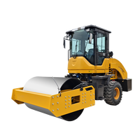 Rouleau vibratoire à tambour unique BOMAG de 6 tonnes, robuste, avec système entièrement hydraulique pour le compactage des couches de fond de chaussée autoroutière