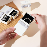 Boîte Cadeau Portable pour Bijoux et Montres avec Tiroir pour Bagues, Boucles d'Oreilles, Pendentifs, Bracelets - Boîte en Papier Rigide avec Décoration Nœud