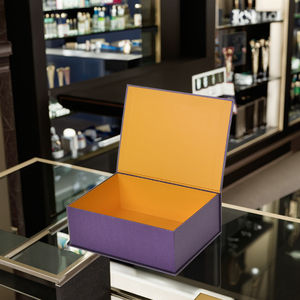 Cajas rígidas de cartón púrpura personalizadas Caja de regalo magnética de lujo artesanal de laminación mate - Product Image 3
