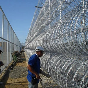 जस्ती पीवीसी स्टेनलेस स्टील <span class=keywords><strong>Concertina</strong></span> रेजर कांटेदार तार Bto-22 Bto-60 Cbt-65 बाड़ लगाने तार - Product Image 3