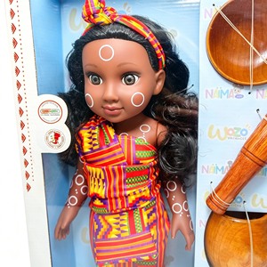Poupée noire réaliste de 18 pouces, fabriquée en usine OEM, représentant une culture traditionnelle afro-américaine, avec accessoires en bois. - Product Image 5