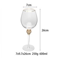 Lunettes de vin à manche en diamant, cloutée avec bordure en or