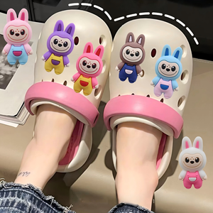 Boucles de chaussures détachables en forme de dessin animé avec breloques et décorations florales, accessoires DIY en caoutchouc PVC souple - Product Image 1