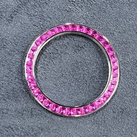 Montre-bracelet mécanique personnalisée OEM avec lunette en moissanite baguette transparente rose-violet à bords dentelés, modèle très demandé