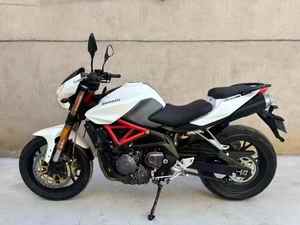 Benelli TNT 600i 600cc, moto naked à refroidissement liquide 4 cylindres, système ABS <span class=keywords><strong>Bosch</strong></span>, suspension réglable, sportive et urbaine - Product Image 1