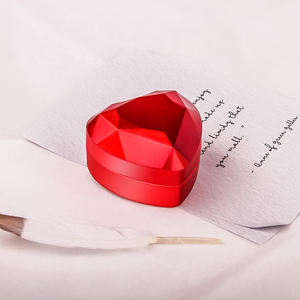 Boîte à bague en velours de forme cœur rouge avec logo personnalisé DEQI, taille et couleur personnalisées, pour mariage, Saint-Valentin - Product Image 3