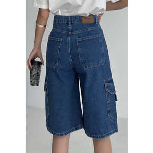 Shorts cargo en jean pour femme Sloane, longueur mi-longue, délavage foncé, 100% coton, style simple - Product Image 1
